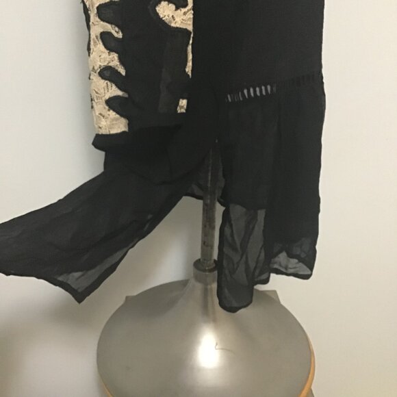 Ecote Semi-Sheer Deep V Back Tunic with Lace Size L - Picture 9 of 12